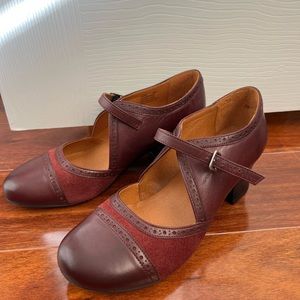 NWOB Miz Mooz bordeaux Frenchy with 2.25 inch heel (size 7/37.5)